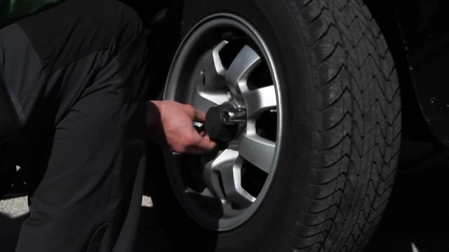 Cambiando una Rueda al Coche