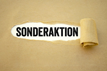 Abgerissenes Papier mit Sonderaktion