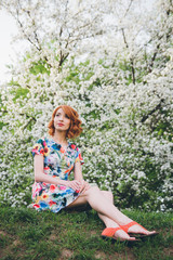 Obraz na płótnie Canvas Portrait of beautiful woman in spring blooming garden