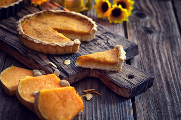 Fototapeta na wymiar Thanksgiving pumpkin pie on wooden background