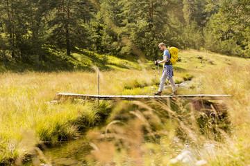 Naklejka premium Young man hiking
