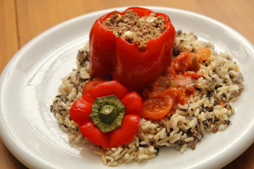Gefüllte Paprikaschote mit Hackfleisch und Reis