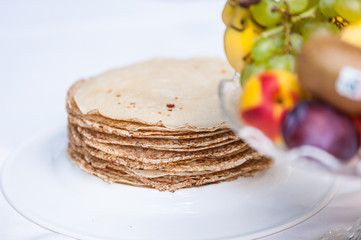 Naleśniki z owocami i czekoladą © BlackMediaHouse