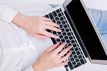 Fototapeta na wymiar Woman using laptop
