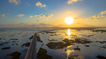 Obraz premium the longest bridge in Thailand it is over the wetlands across the largest waterfowl reserve in the kingdom the bridge connect Talay Noi Phatthalung to Nakhon Sri Thumarach