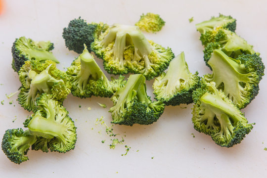 Broccoli chopped to pieces lying on the Board.
