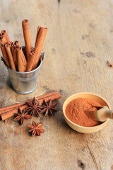 cinnamon powder with sticks