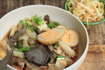 roll noodle chinese food