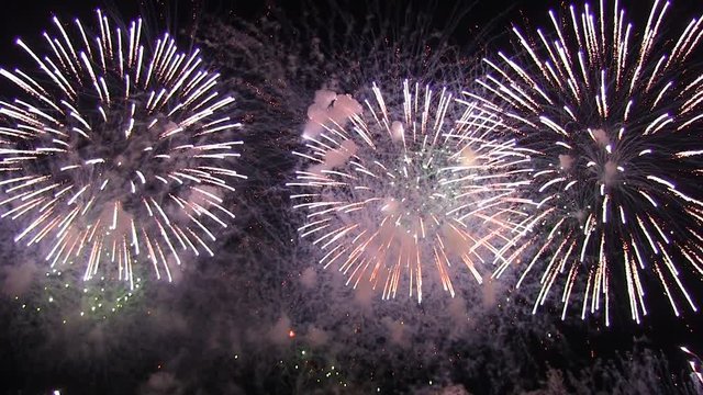 打ち上げ花火 ワイド スターマイン Wide Star mine fireworks display(pyromusical)