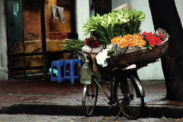 flower seller in vietnam
