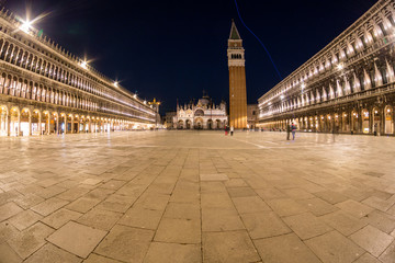 Fototapeta premium Night view of Piazza San Marco