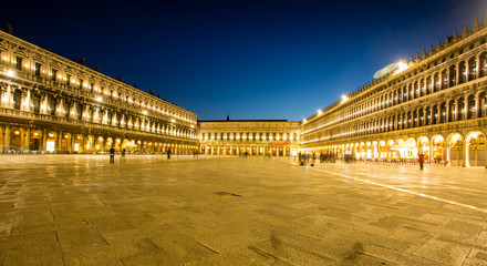 Fototapeta na wymiar Night view of Piazza San Marco