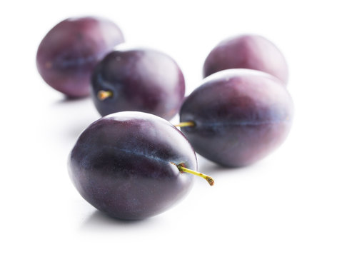 Fresh ripe plums.