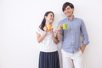並んで立つ男女