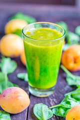 Healthy Vegan Green Smoothie with Spinach and Apricot