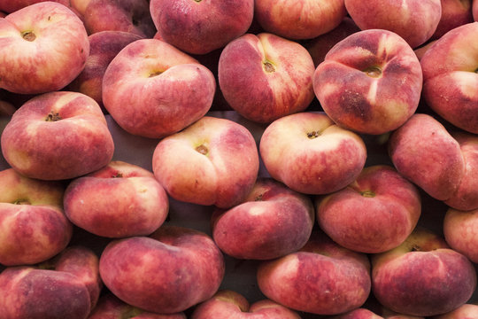 Group of Paraguayas (flat peach)