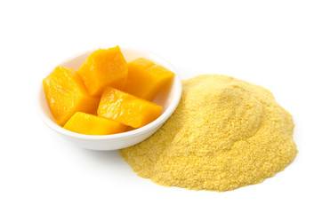 Mango-Fruchtpulver und frische Mango