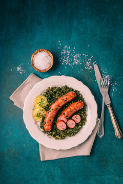 Gr&uuml;nkohl mit Kochwurst und Kartoffeln