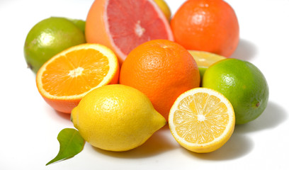 Obraz na płótnie Canvas citrus fruit with leaves