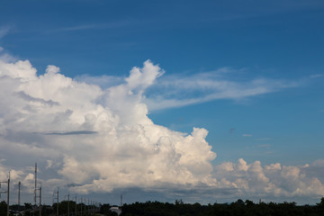 Fototapeta na wymiar Cloudy skies over the countryside.