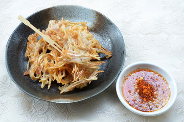 Fried taro chips and sauce, appetizer
