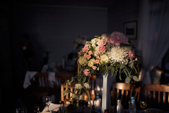 The vese with flowers on the wedding table