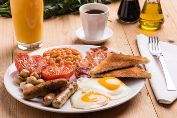 rustic full english breakfast - 121934600