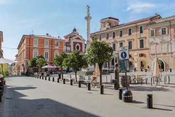 Fototapeta premium Italien, Toscana, Versilia, Massa, Massa-Carrara, Palazzo Cybo, Dogenpalast, Gallerie, Innenhof, Historische Gebäude, Kultur, Statuen, Herbstreisen, Kulturreisen, Rviera, Mittelmeer
