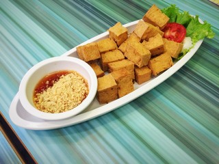 Fries tofu with sweet and spicy sauce (thai food)