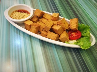 Fries tofu with sweet and spicy sauce