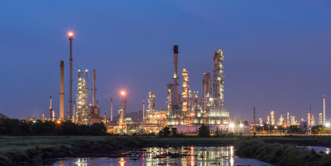 Fototapeta premium Oil petrochemical refinery plant