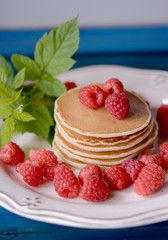 Блины с ягодами. Панкейки с малиной