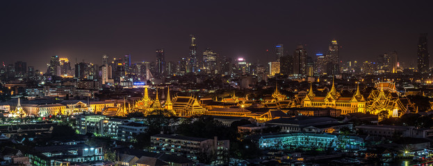 Fototapeta na wymiar Thailand Grand palace and Wat phra kaew at night in Bangkok, Thailand