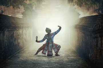 Naklejka premium Khon to tradycyjny dramat tańca tajskiego klasycznego zamaskowany, ten spektakl jest eposem Ramajany
