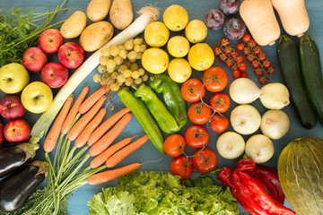 Composition with assorted raw organic vegetables