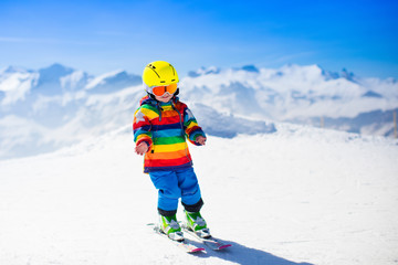 Fototapeta na wymiar Little child skiing in the mountains