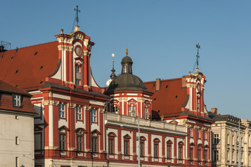 Barokowy budynek z kopułą