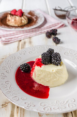 Vanilla panna cotta