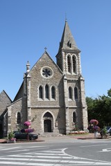 Fototapeta na wymiar Kleine Kirche in einer nordfranzösischen Stadt