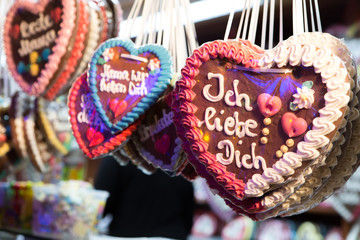 Ich Liebe Dich Lebkuchen Herzen auf der Wiesn oder dem Wasen