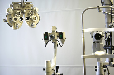 Apparatus for measurement of vision in ophthalmologist's office