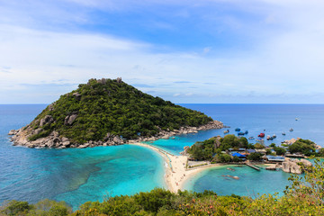 Fototapeta na wymiar Nangyuan island - a paradise island in Thailand.
