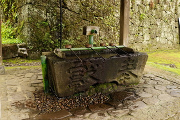 手水舎 　神社　柄杓 　水　ゆらぎ