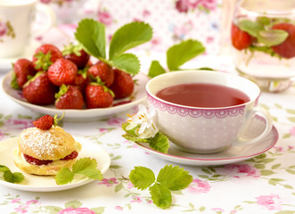 Cream puff cakes or profiterole filled with whipped cream, served with strawberries