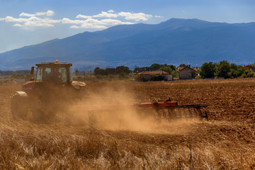 Fototapeta na wymiar Tractor in a farmer field