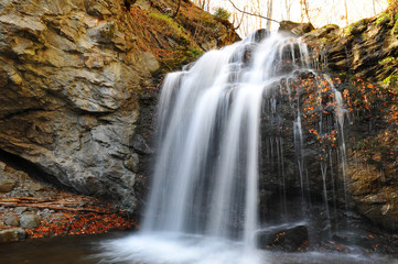 Fototapeta na wymiar Fall waterfall
