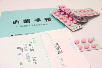 病院の処方薬とお薬手帳