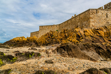 Obraz premium Fort National on tidal island Petit Be in Saint-Malo, France.