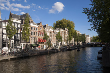 Fototapeta na wymiar Amsterdam canal and typical houses