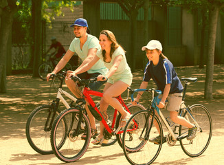 Fototapeta premium Couple with son on bicycles